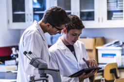 How to Become a Medical and Clinical Laboratory Technician